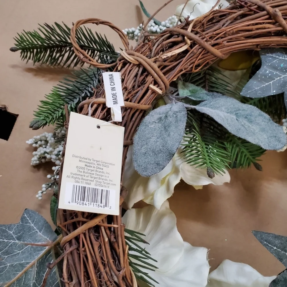 Holiday Wreath NWT (New with Tags) Cream and White Florals